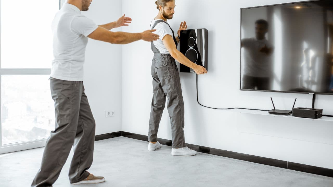 men-arranging-speakers