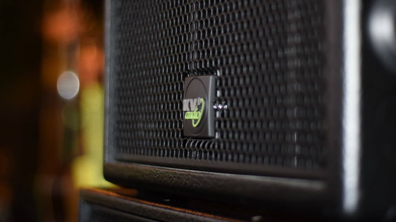 closeup-speaker