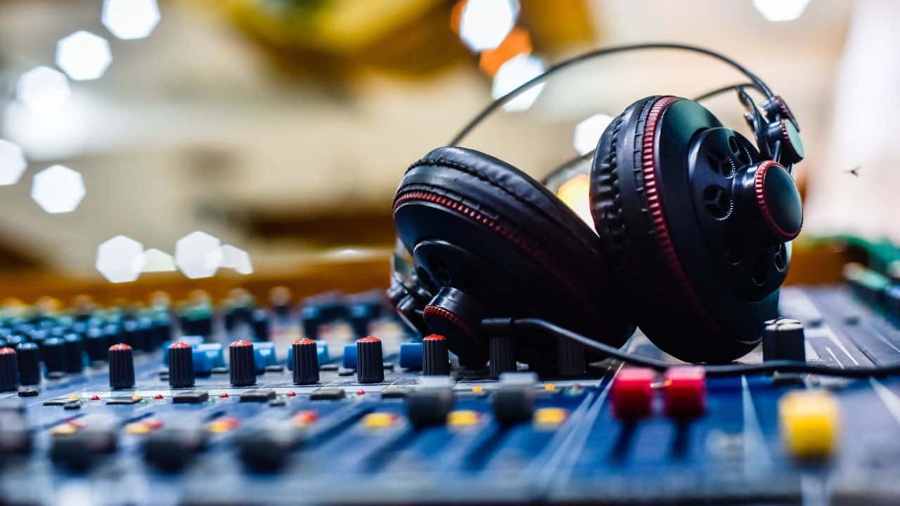 dj-headphones