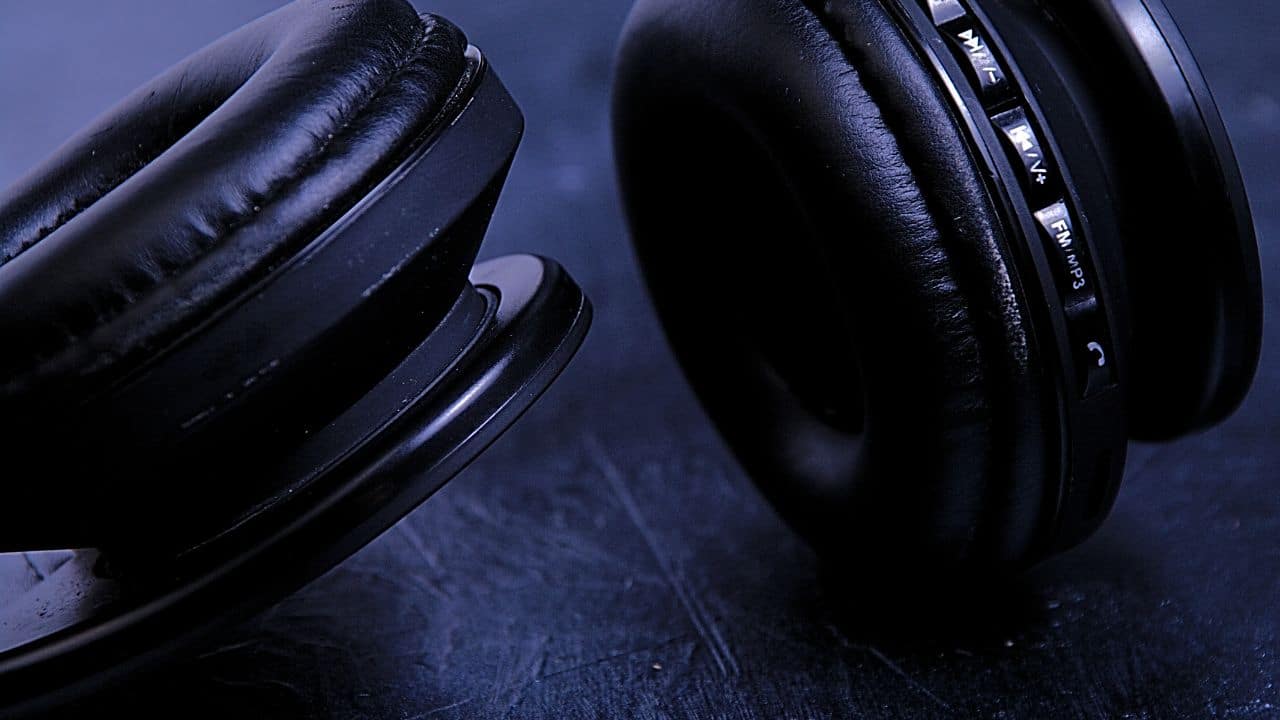 headphone-cuffs
