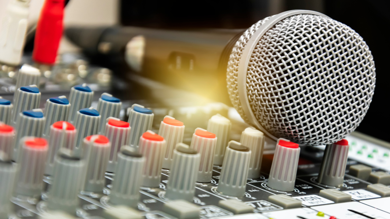 mic-on-top-of-mixer