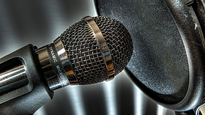 microphone-by-pop-filter