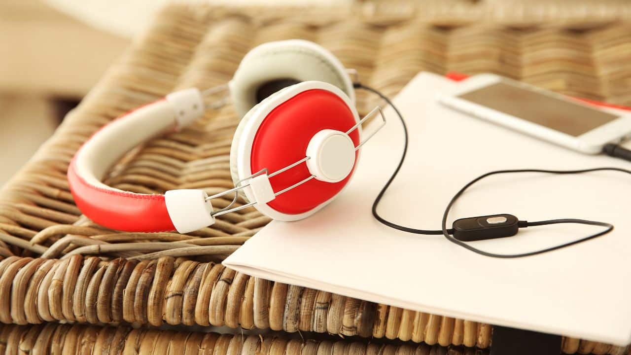 wired-headphones-connected