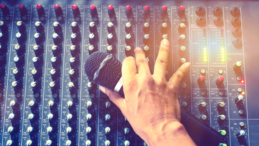 wireless-microphone-and-mixer